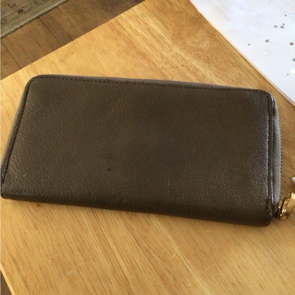 Marc by Marc Jacobs Wallet With Gold Zipper Pull - Picture 4 of 8